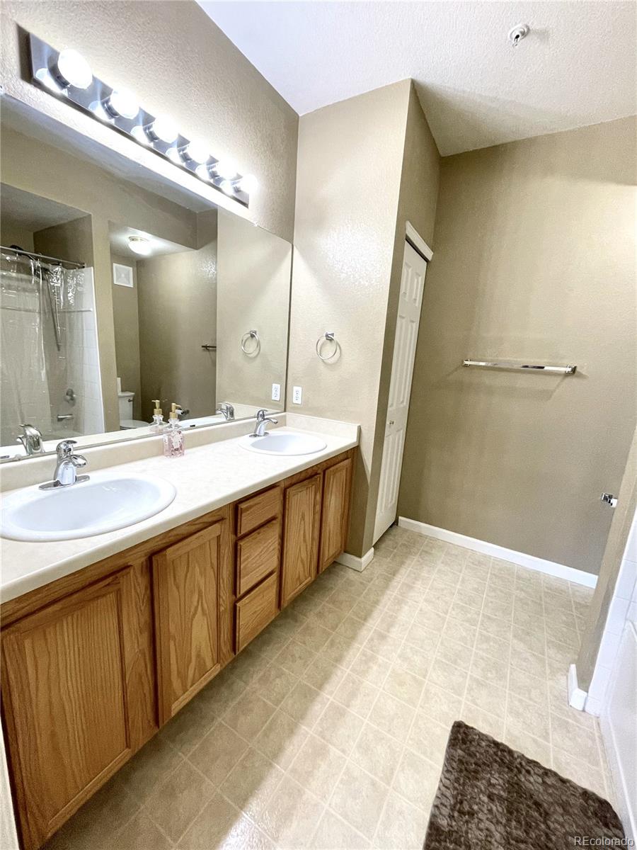 7440 S Blackhawk Street Unit: 205