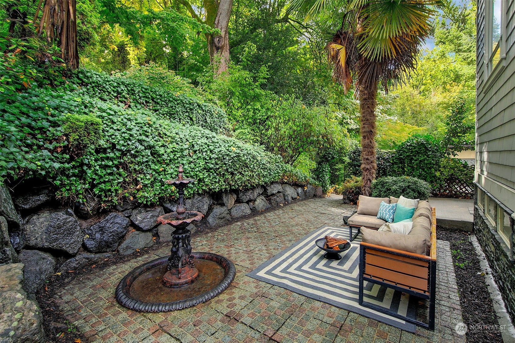 1520 E Interlaken Boulevard