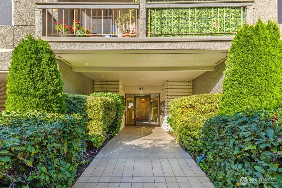 654 W Olympic Place Unit: 101
