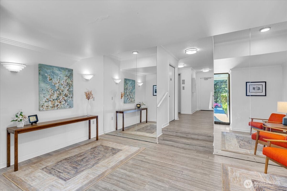 654 W Olympic Place Unit: 101