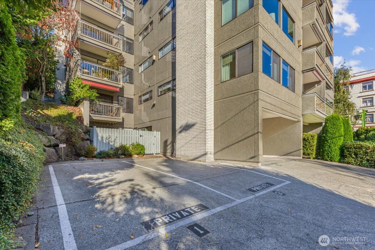 654 W Olympic Place Unit: 101