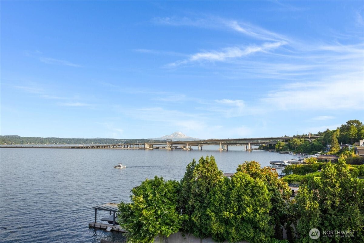 720 Lakeside Avenue S Unit: 406