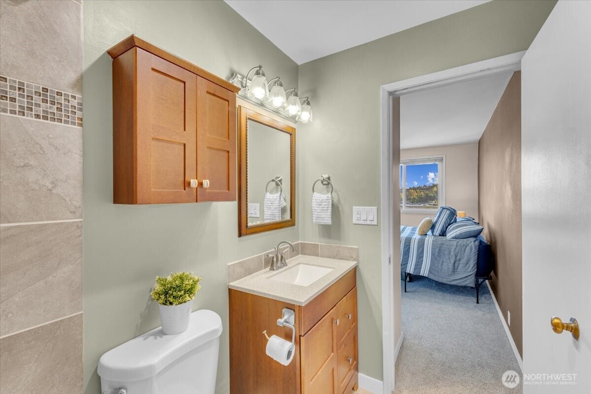 720 Lakeside Avenue S Unit: 406