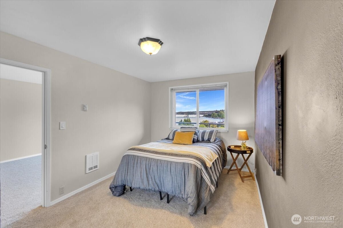720 Lakeside Avenue S Unit: 406