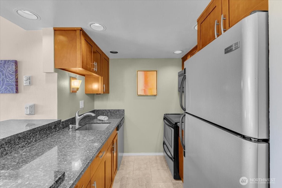 720 Lakeside Avenue S Unit: 406