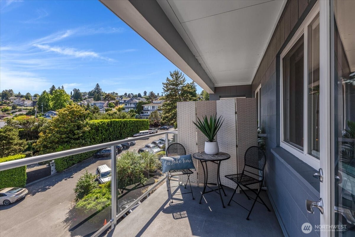 720 Lakeside Avenue S Unit: 406