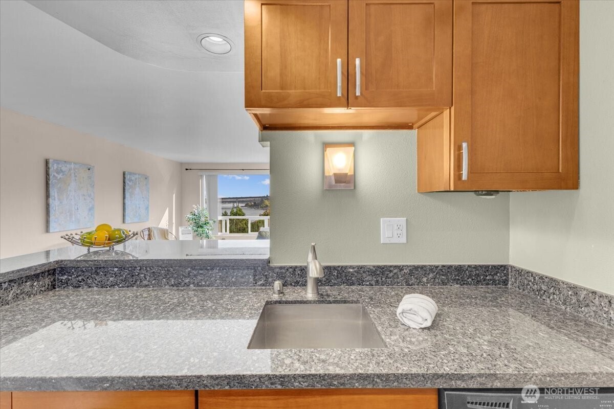 720 Lakeside Avenue S Unit: 406