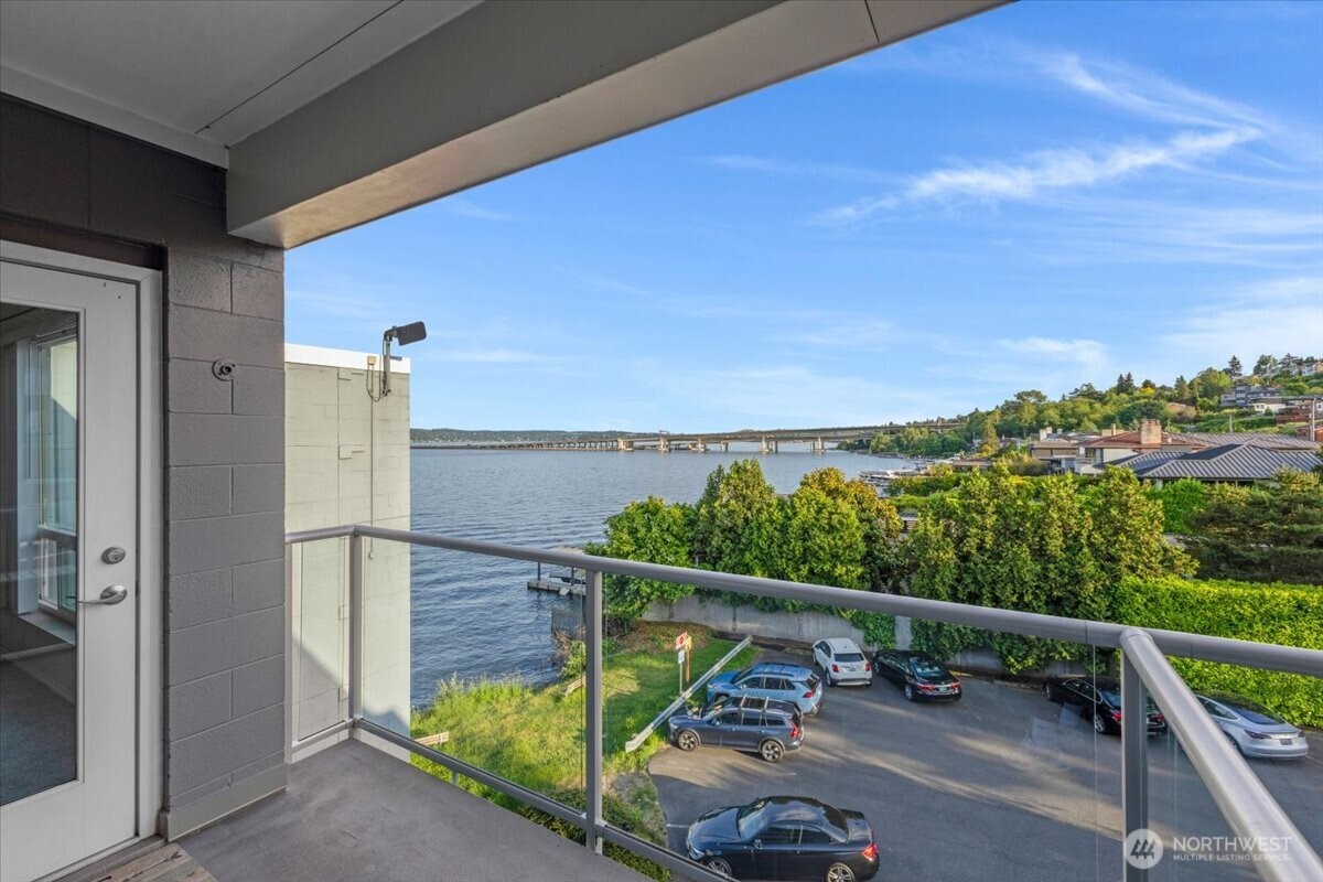 720 Lakeside Avenue S Unit: 406