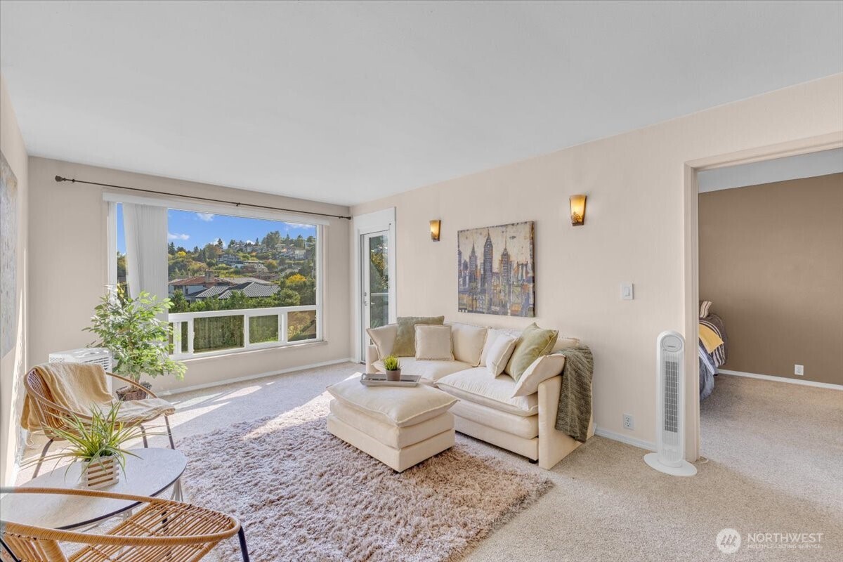 720 Lakeside Avenue S Unit: 406