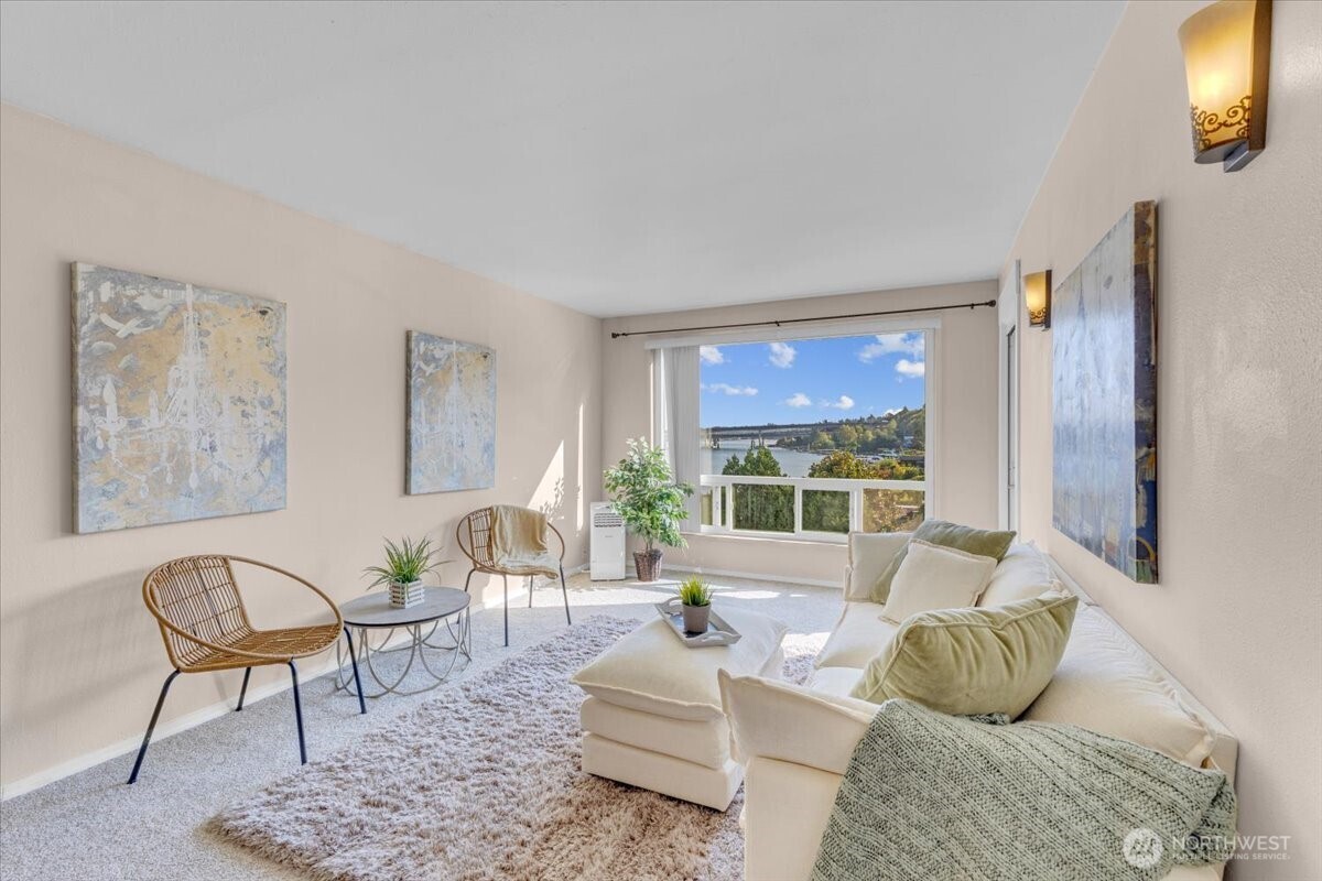 720 Lakeside Avenue S Unit: 406