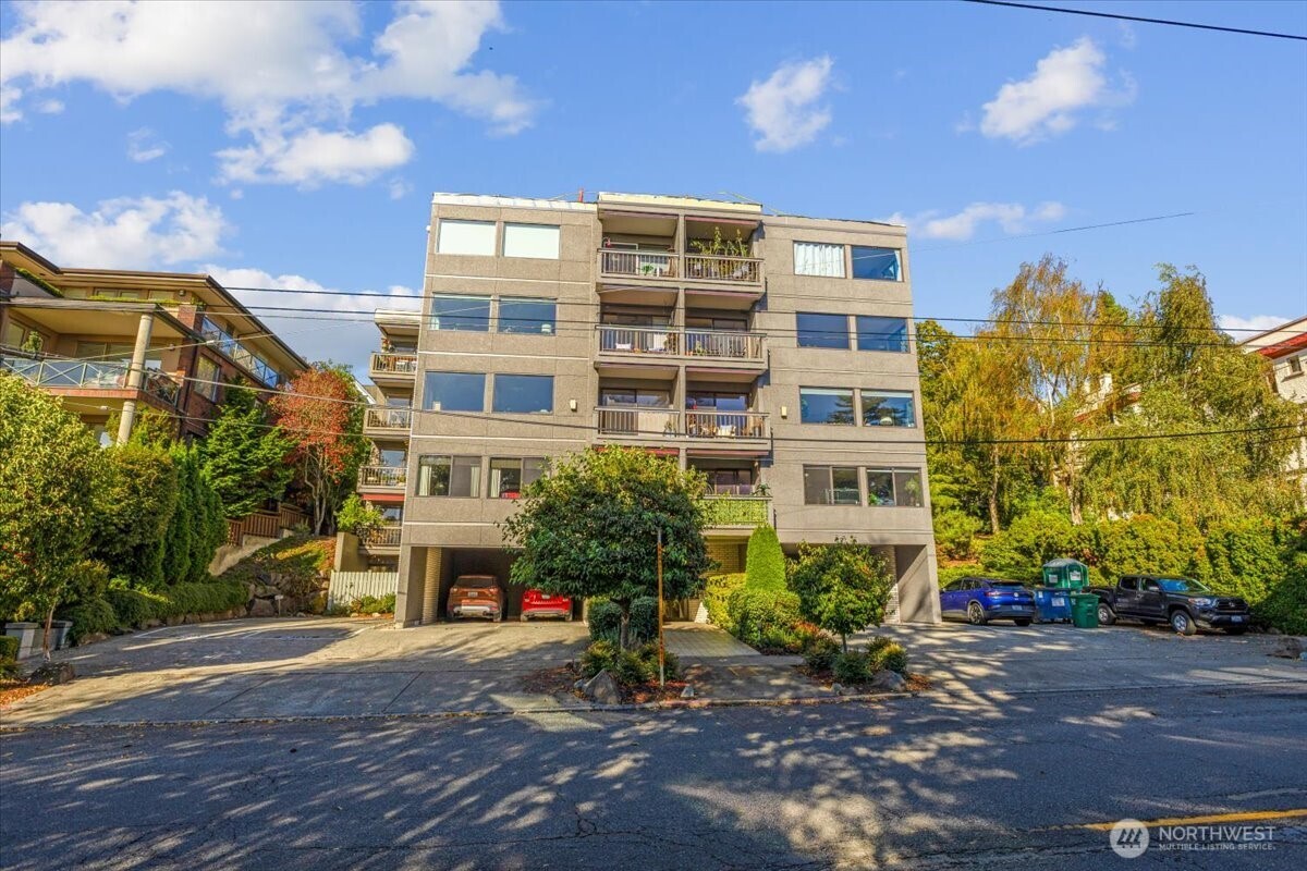 654 W Olympic Place Unit: 101