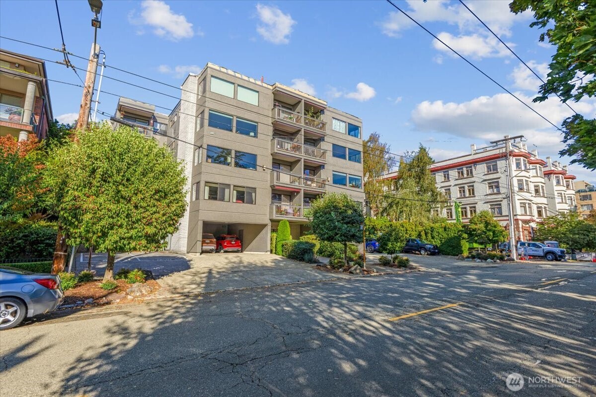654 W Olympic Place Unit: 101