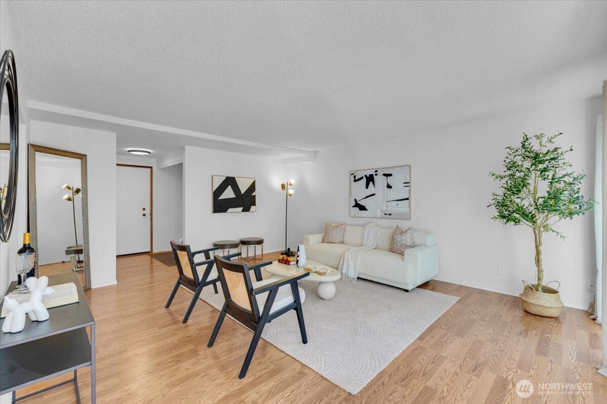 654 W Olympic Place Unit: 101