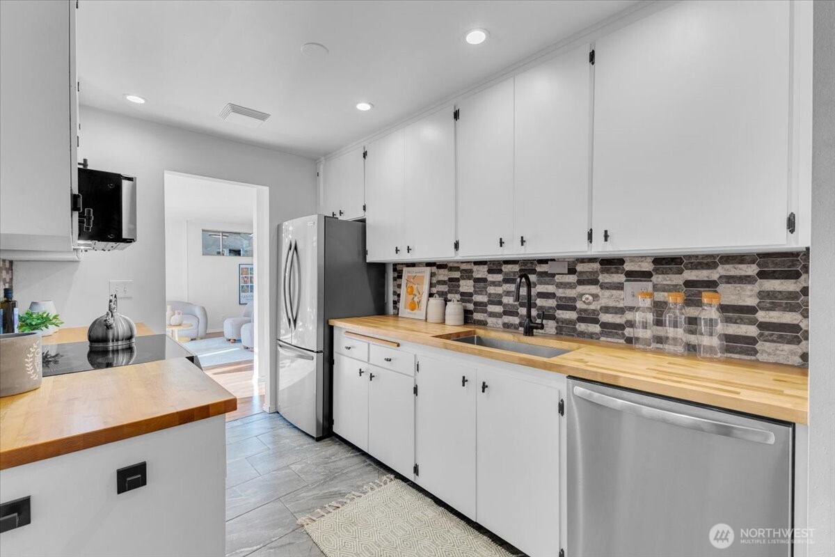 654 W Olympic Place Unit: 101