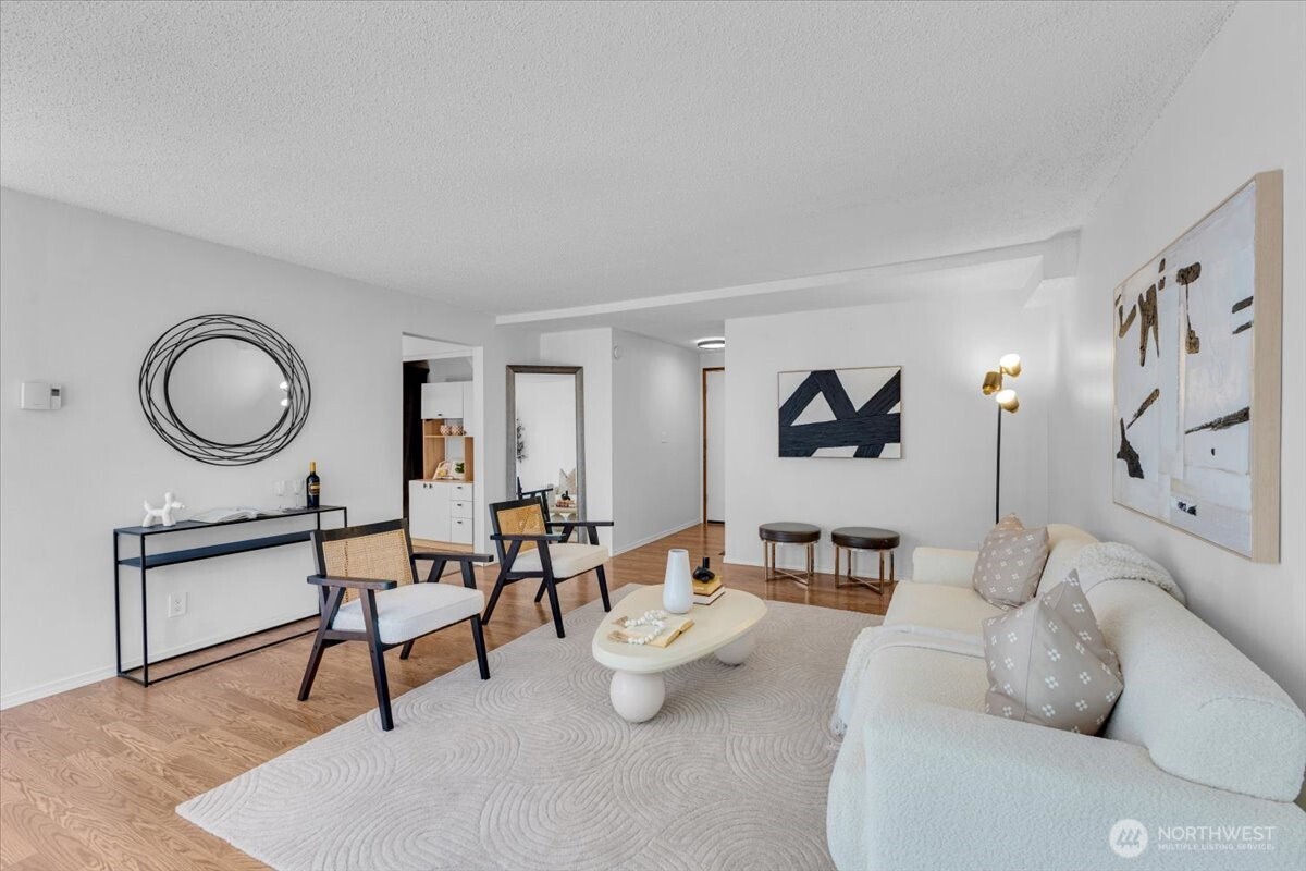 654 W Olympic Place Unit: 101