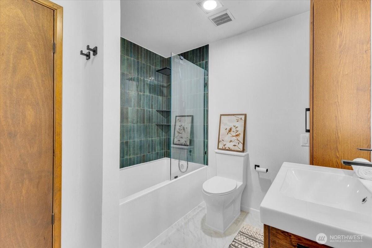 654 W Olympic Place Unit: 101