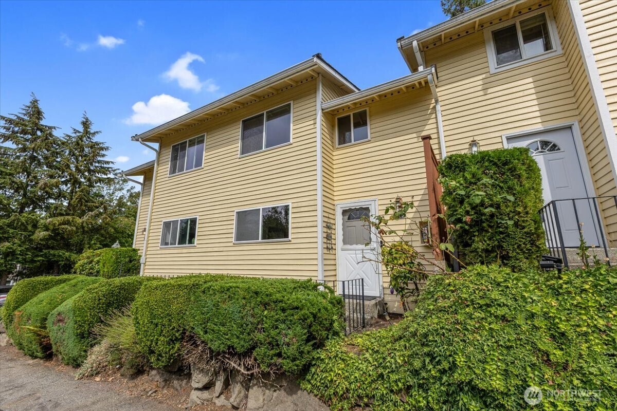 12024 101st Avenue NE Unit: E2