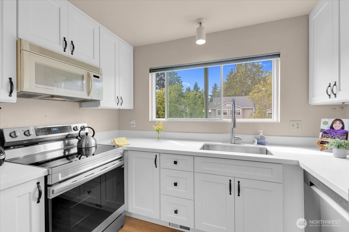 12024 101st Avenue NE Unit: E2