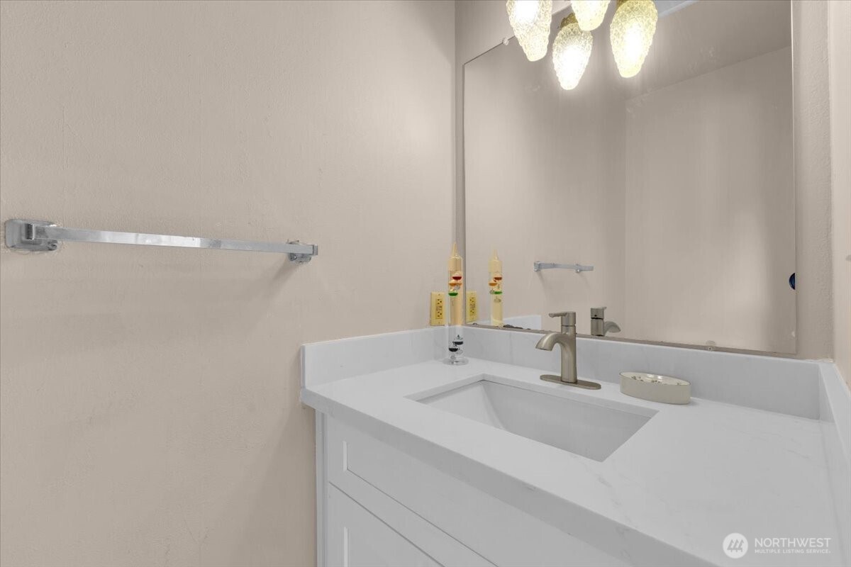 12024 101st Avenue NE Unit: E2