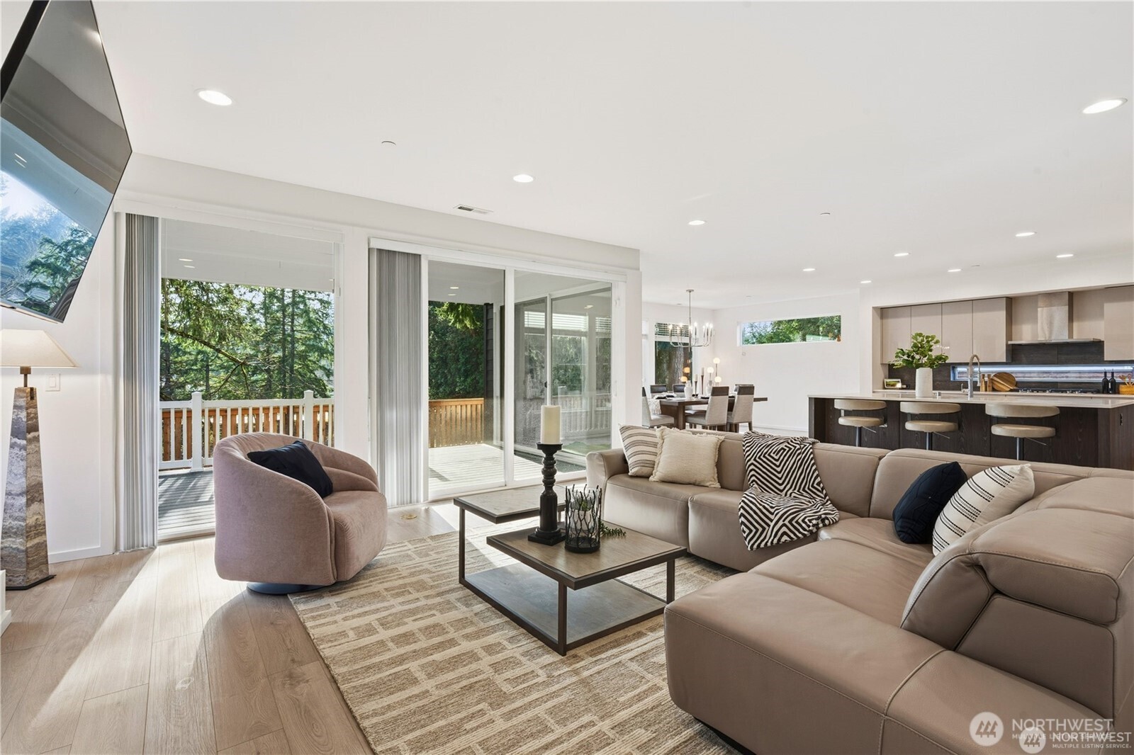 6563 SE 8th Place