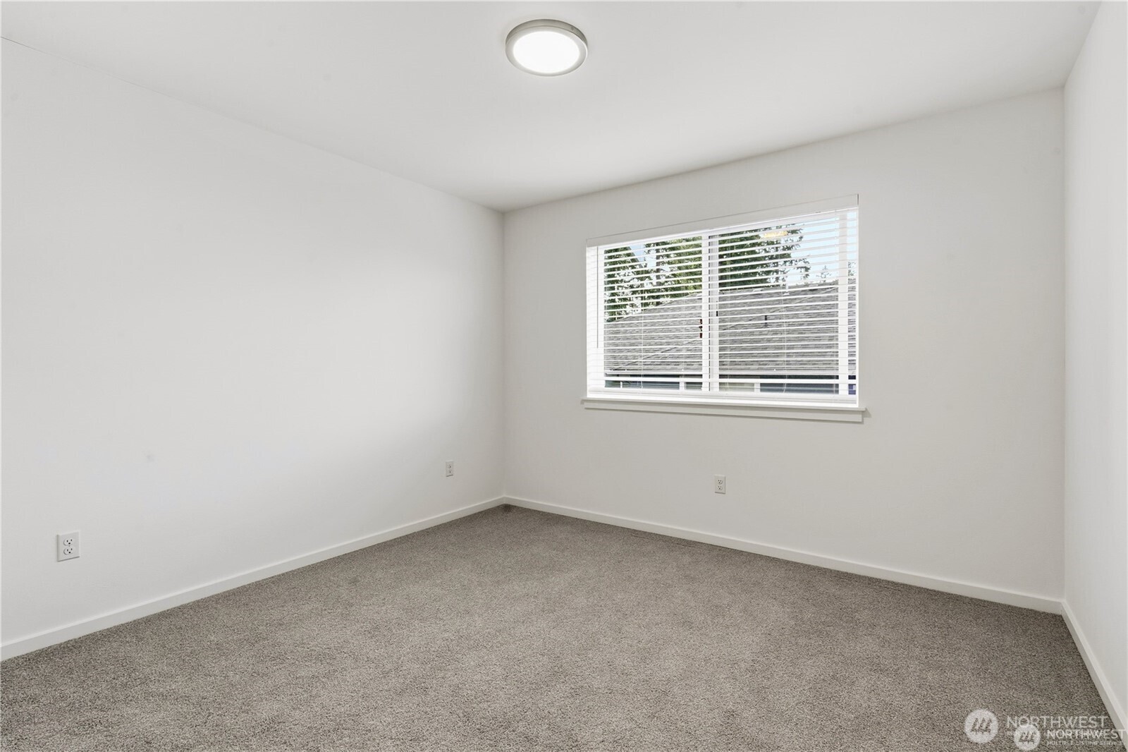 6563 SE 8th Place
