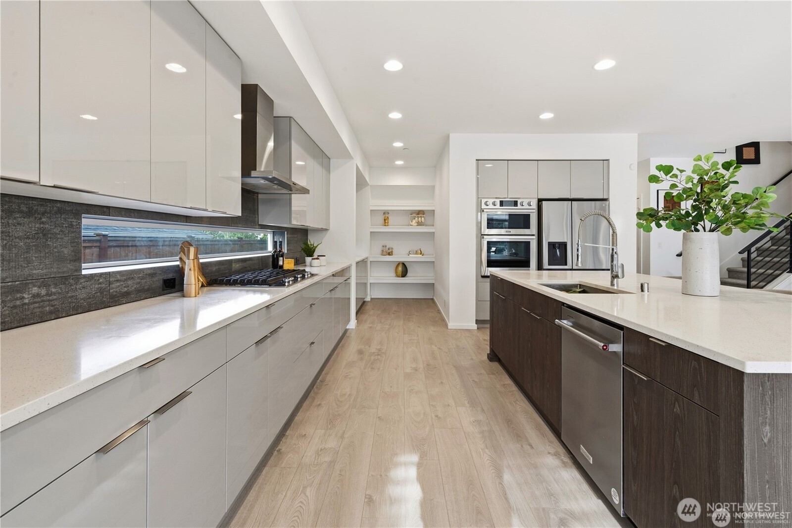 6563 SE 8th Place