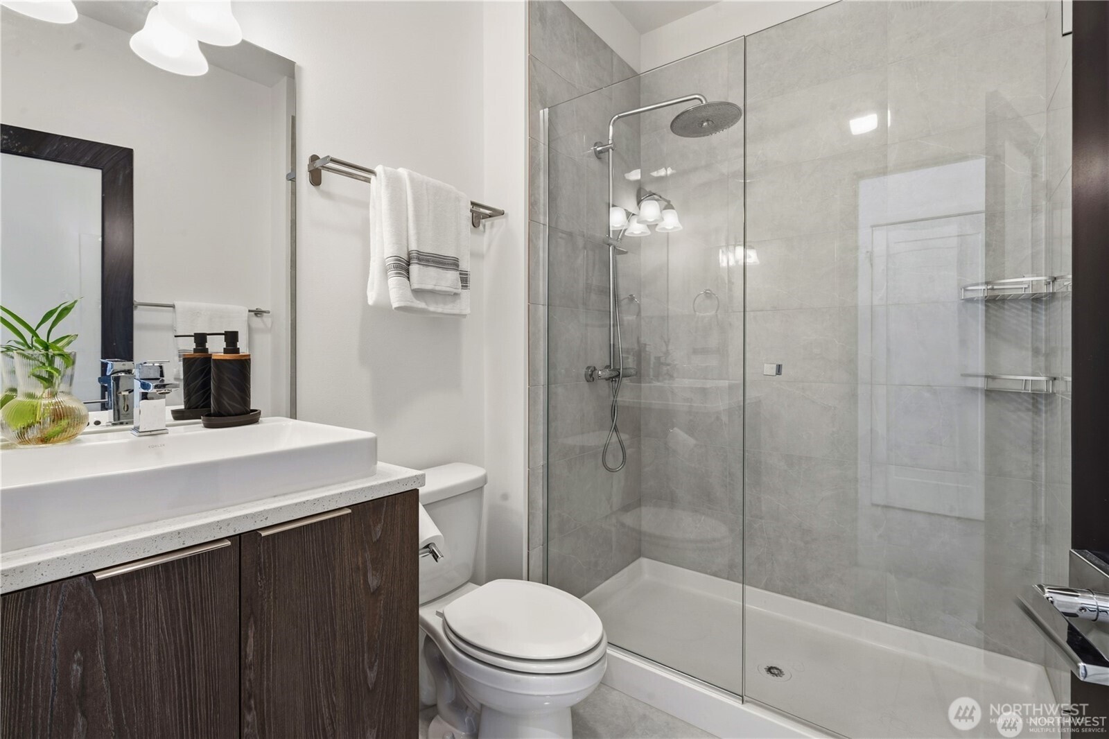 6563 SE 8th Place