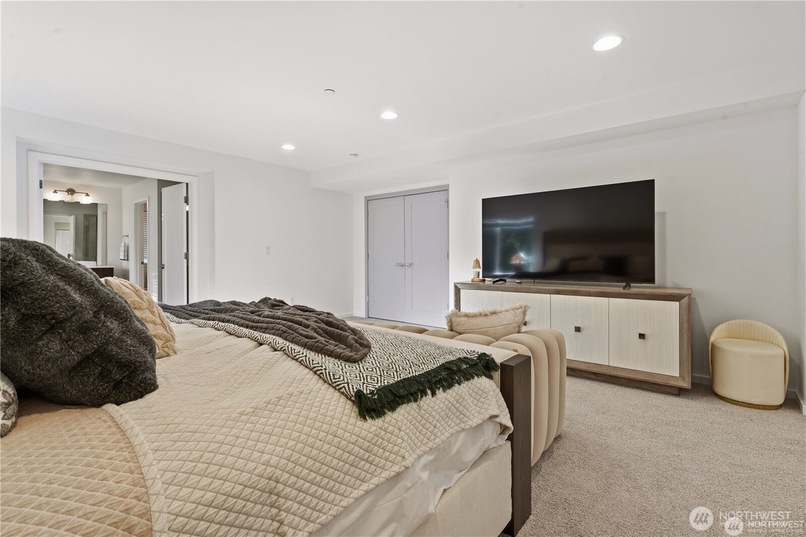 6563 SE 8th Place