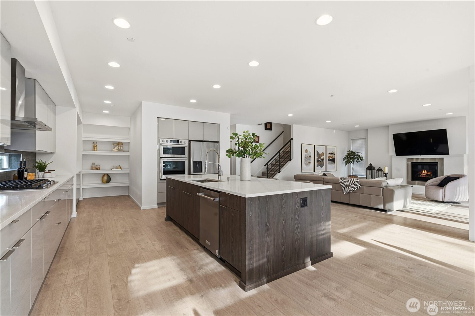 6563 SE 8th Place
