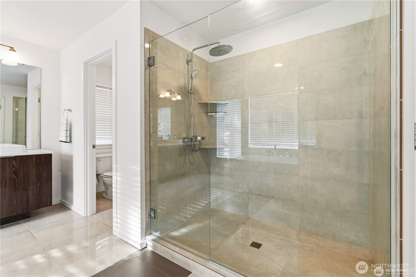 6563 SE 8th Place