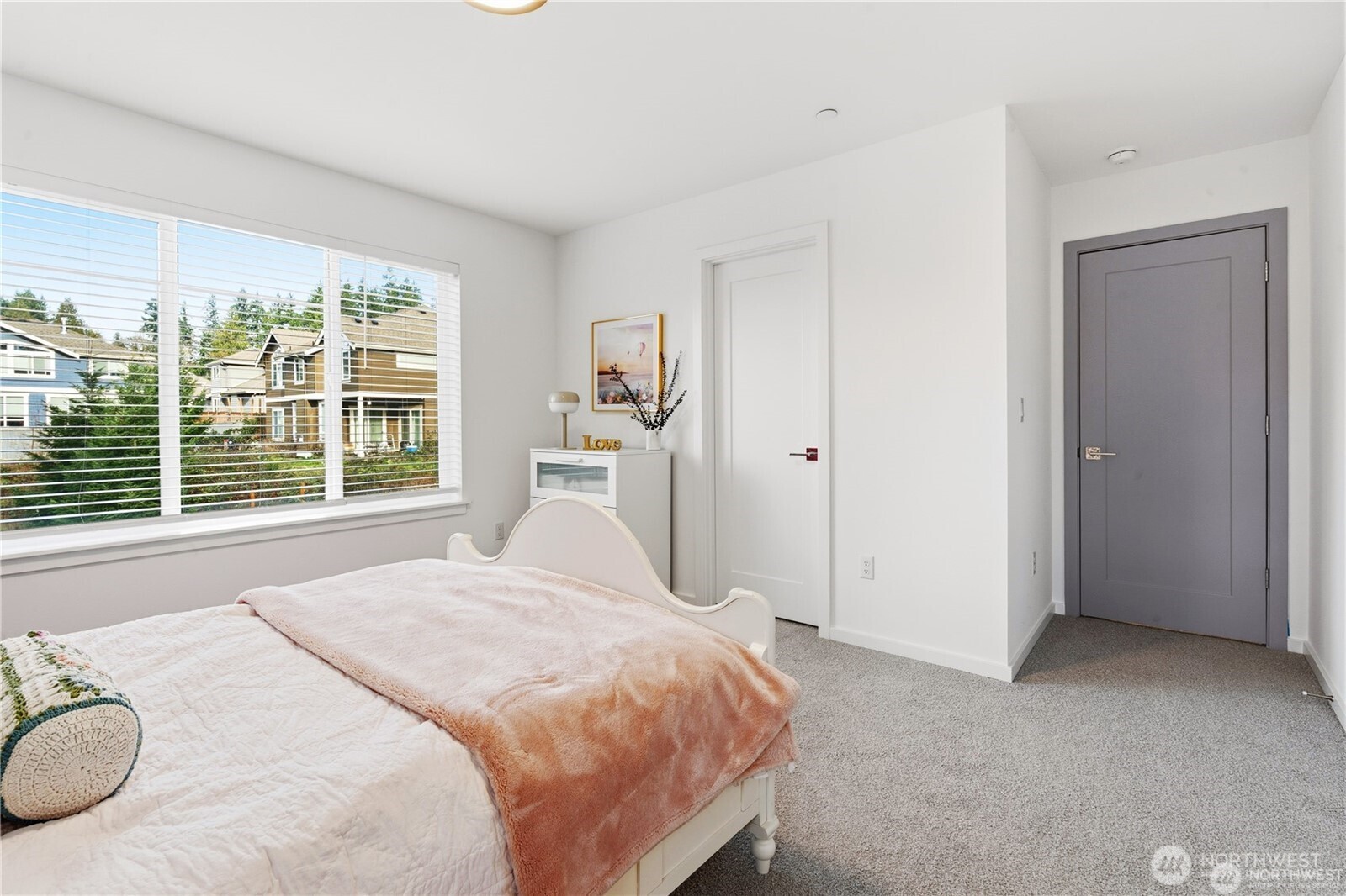 6563 SE 8th Place