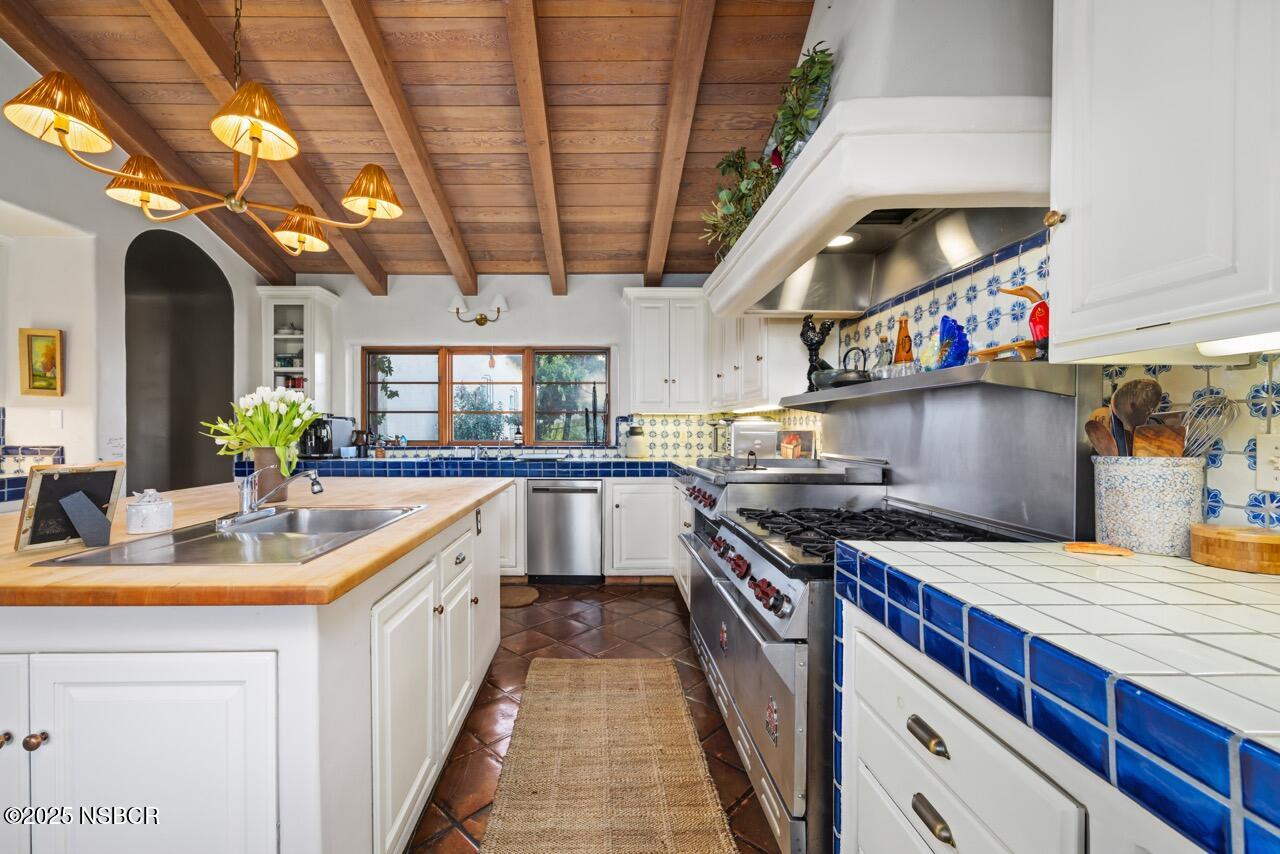 2830/2750 Calzada Avenue