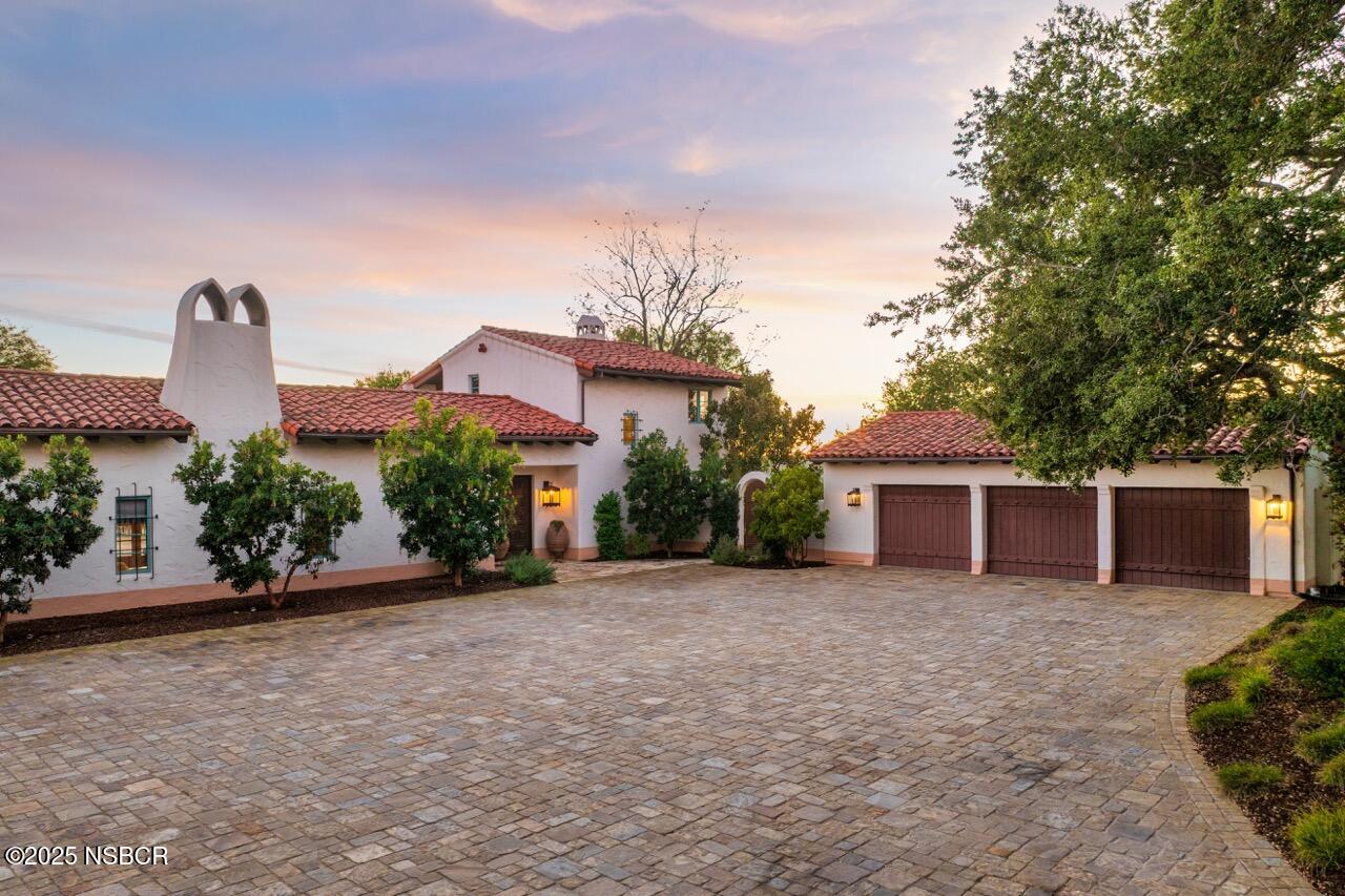 2830/2750 Calzada Avenue