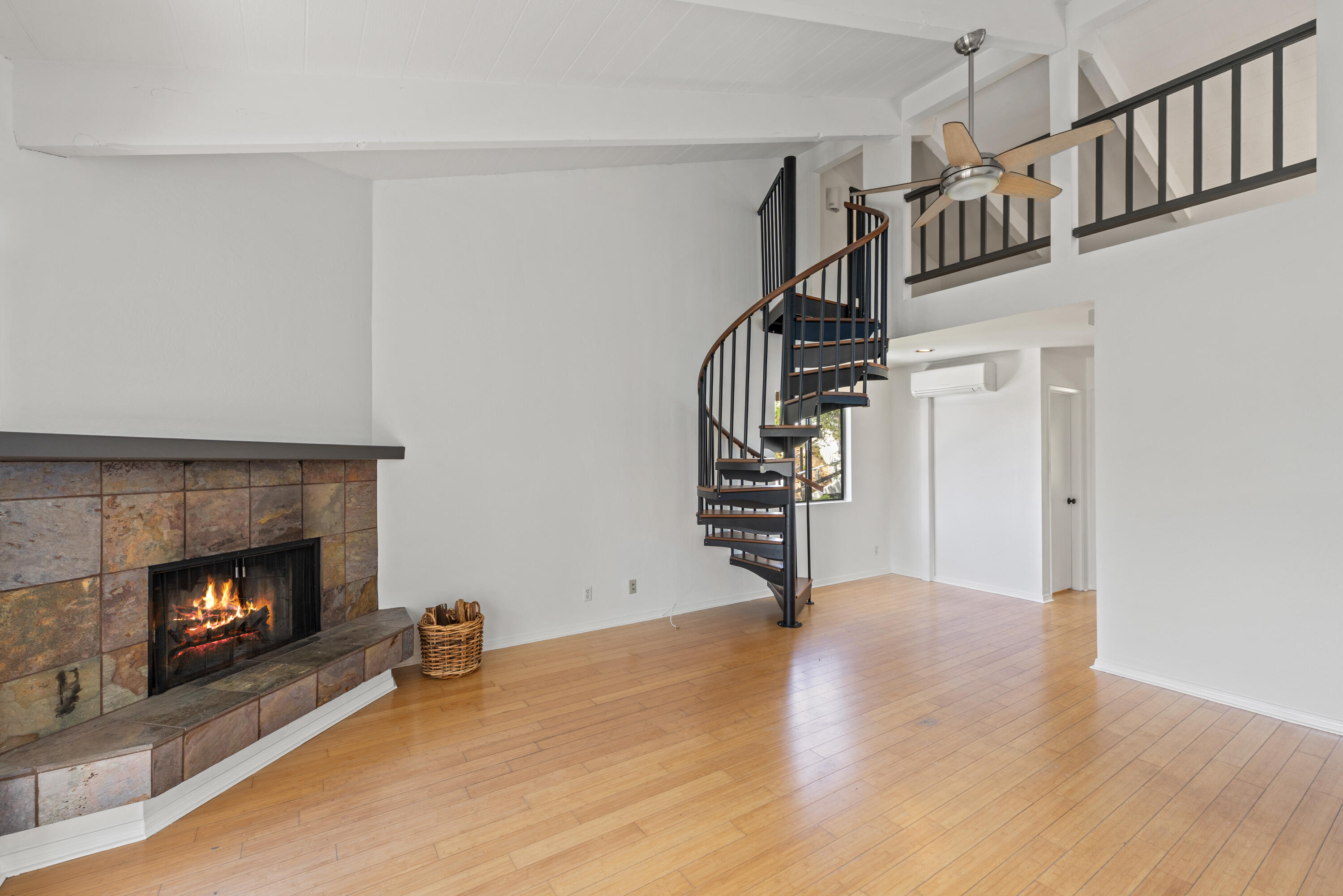 976 Miramonte Drive Apt 4