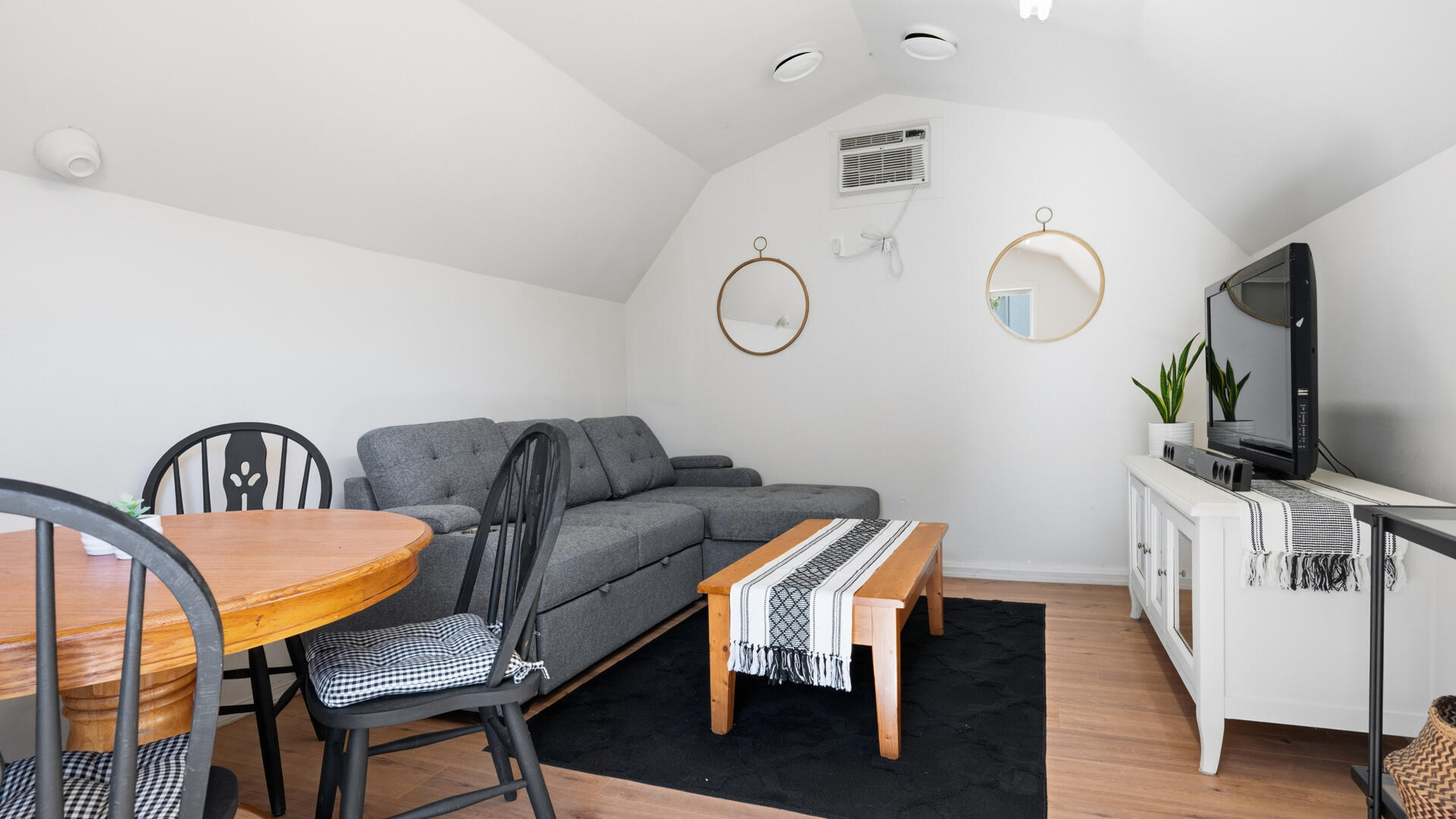 211 Menlo Drive