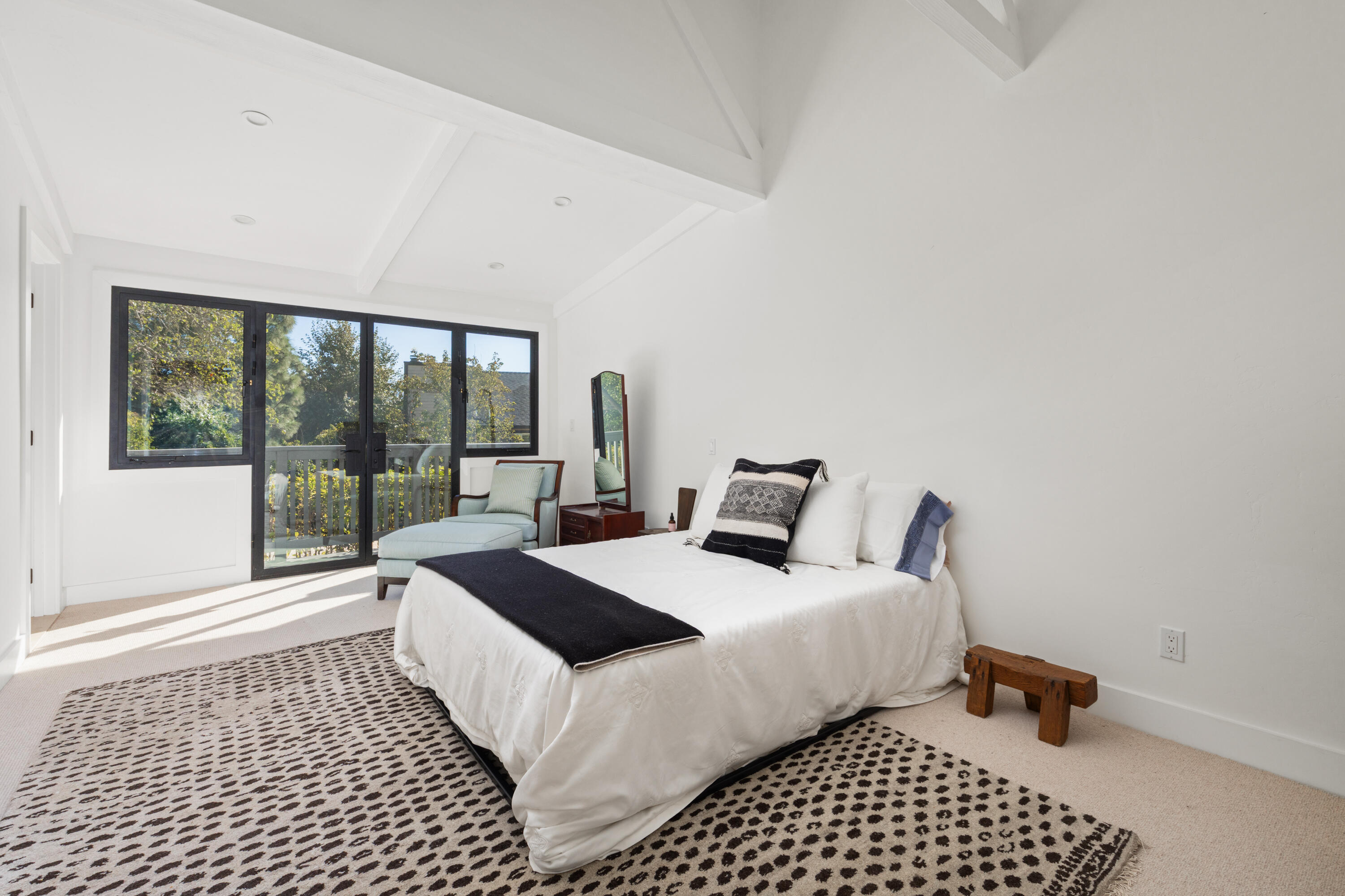 1674 Laurel Avenue Unit 1
