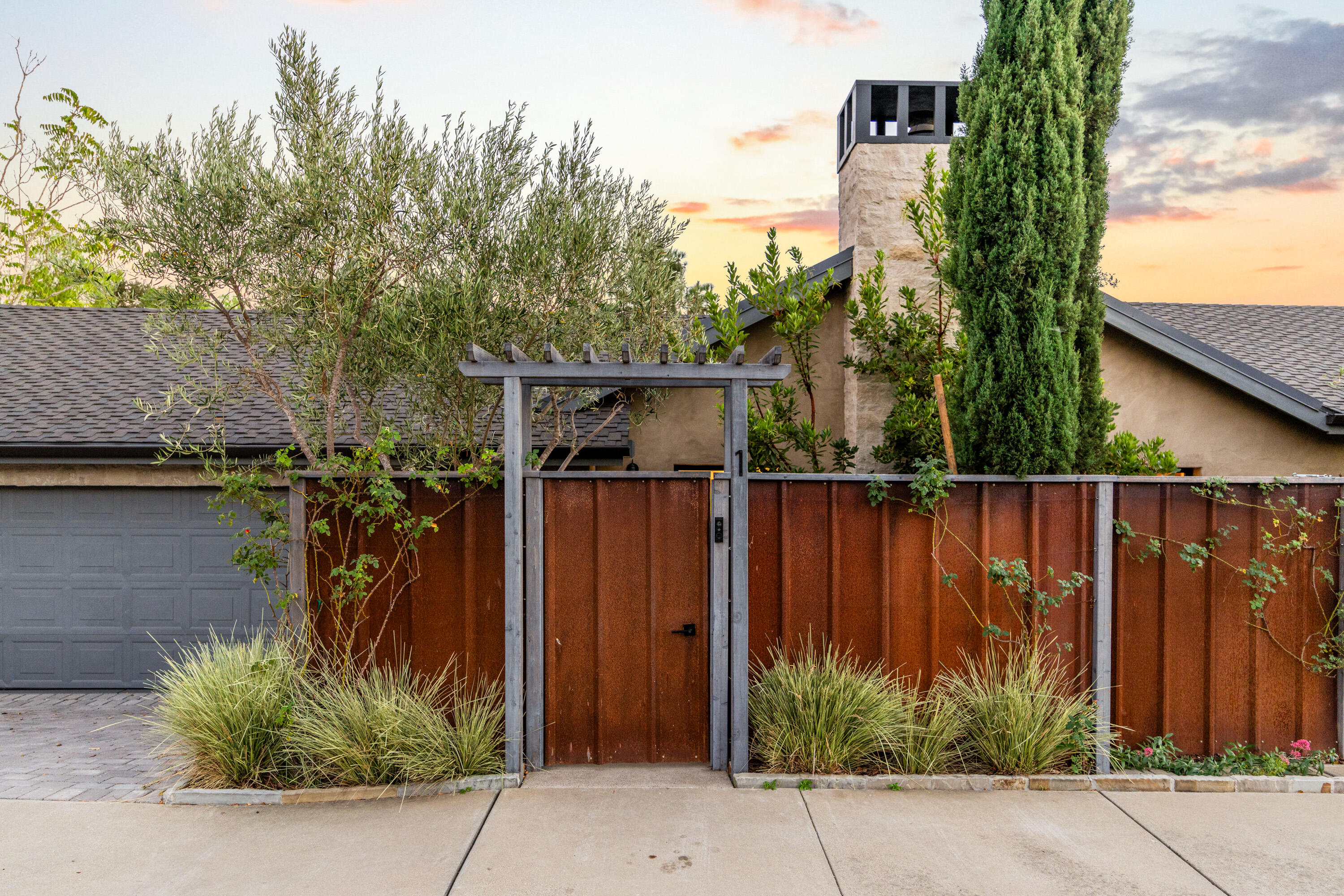 1674 Laurel Avenue Unit 1