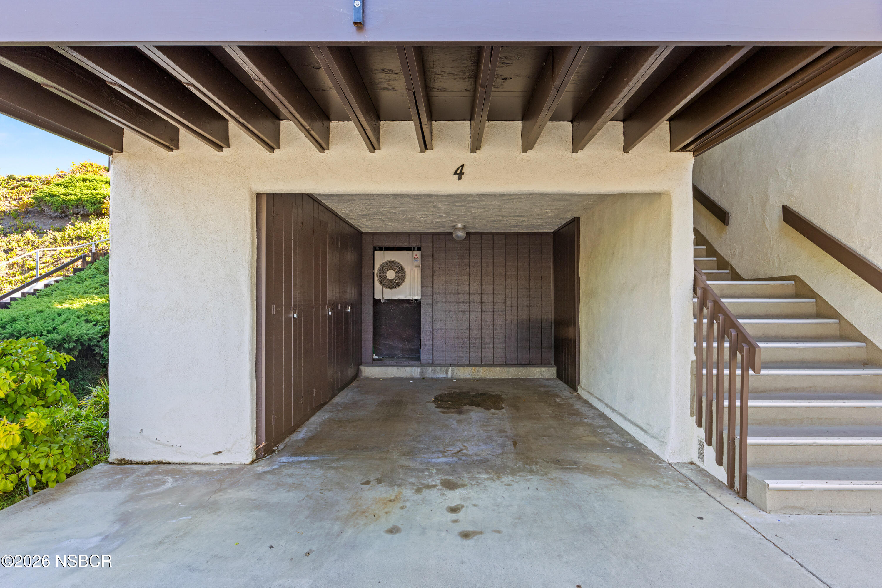 976 Miramonte Drive, 4