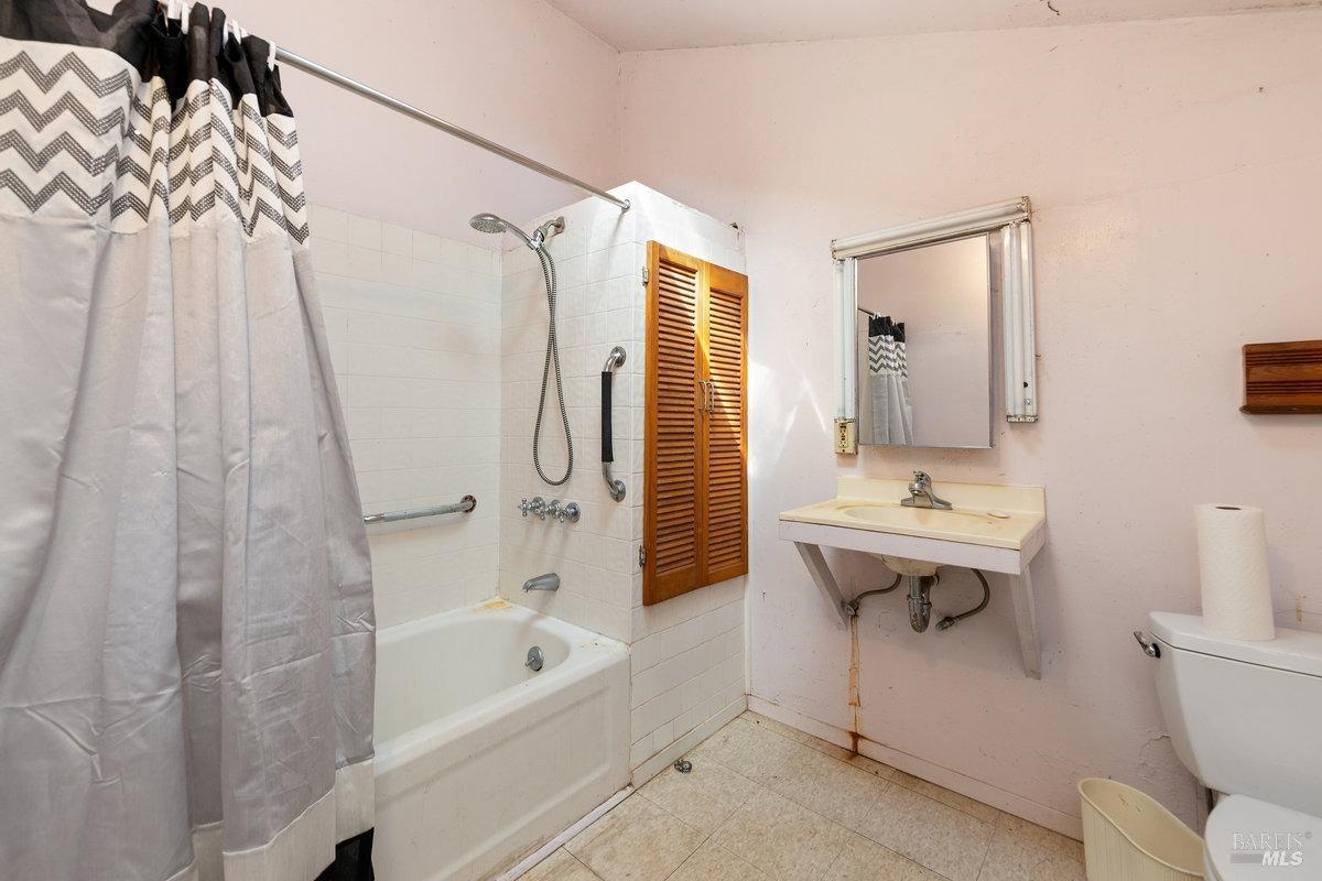 1566 San Anselmo Ave