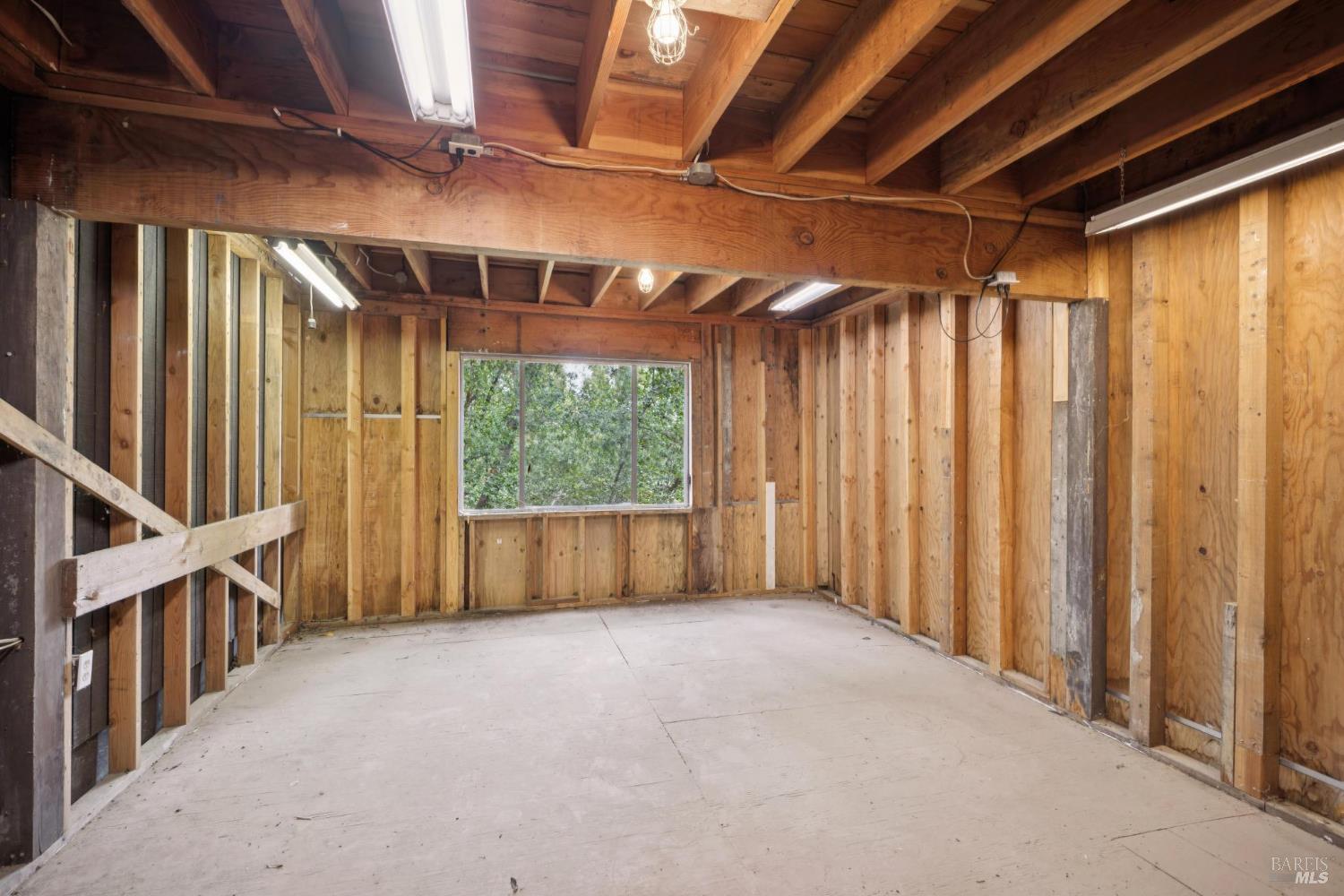 739 Redwood Rd