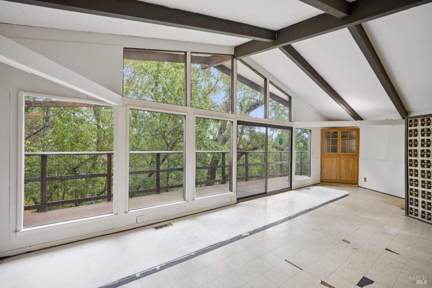 739 Redwood Rd