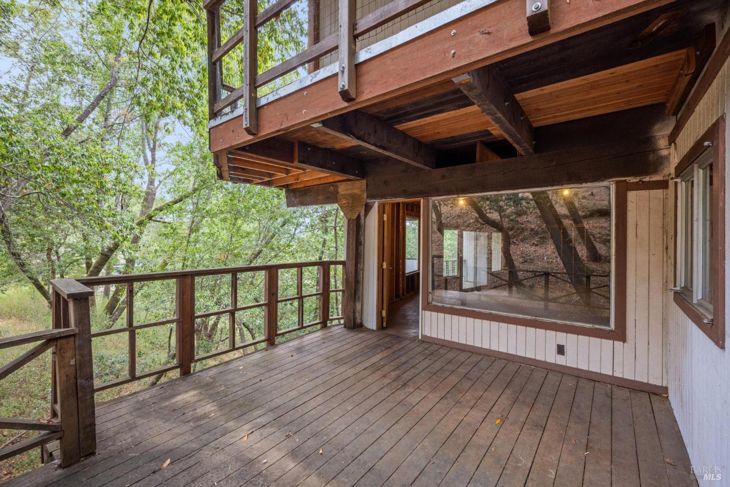 739 Redwood Rd