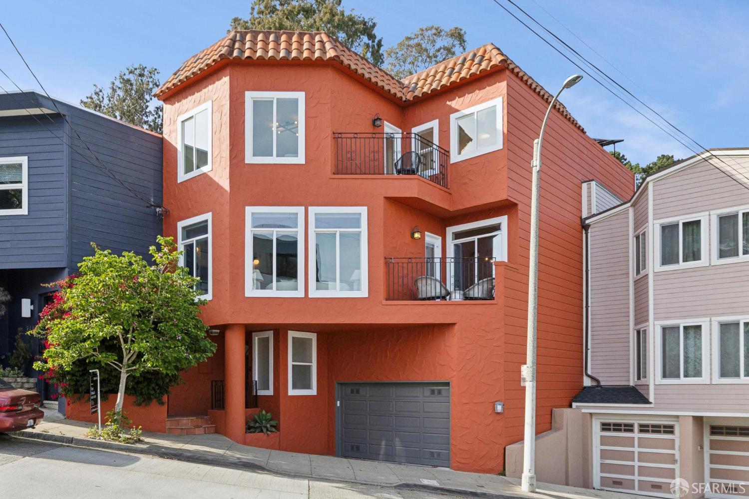 2473 Diamond Street