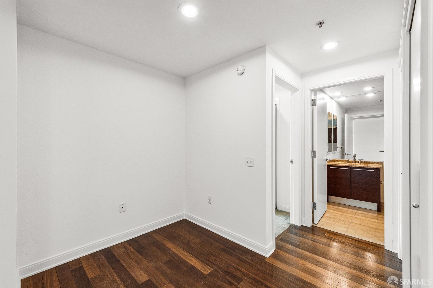 425 1st Street Unit: 1301