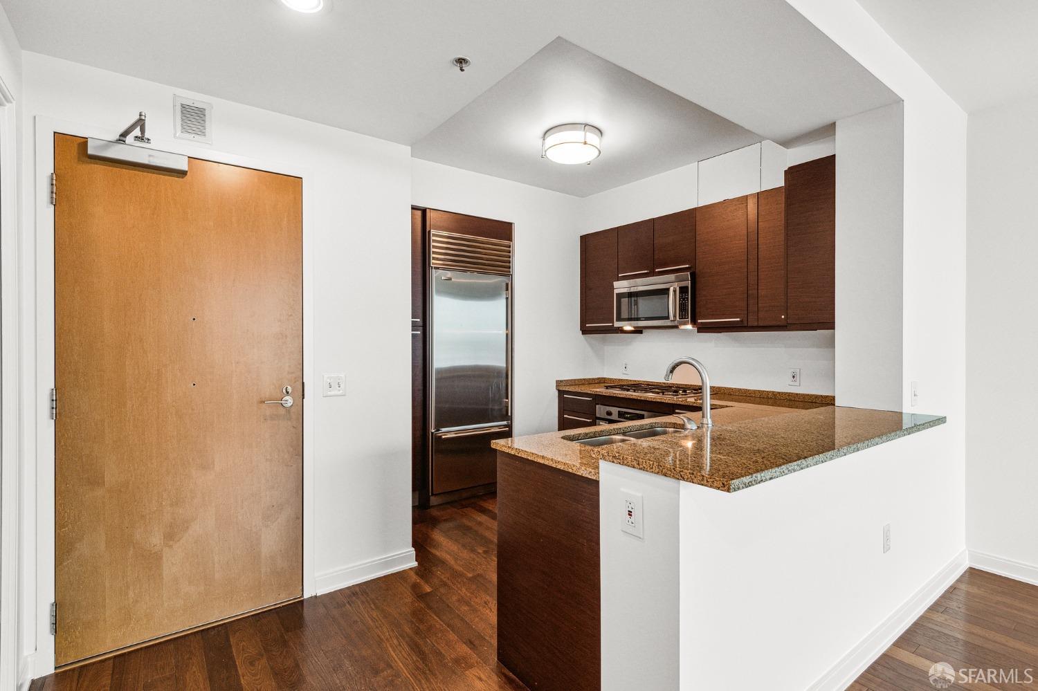 425 1st Street Unit: 1301