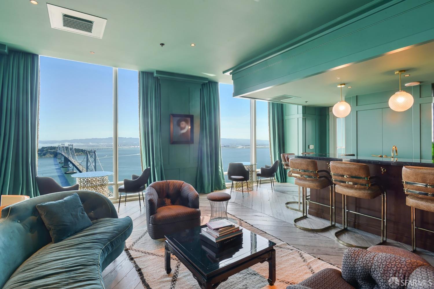 425 1st Street Unit: 1301