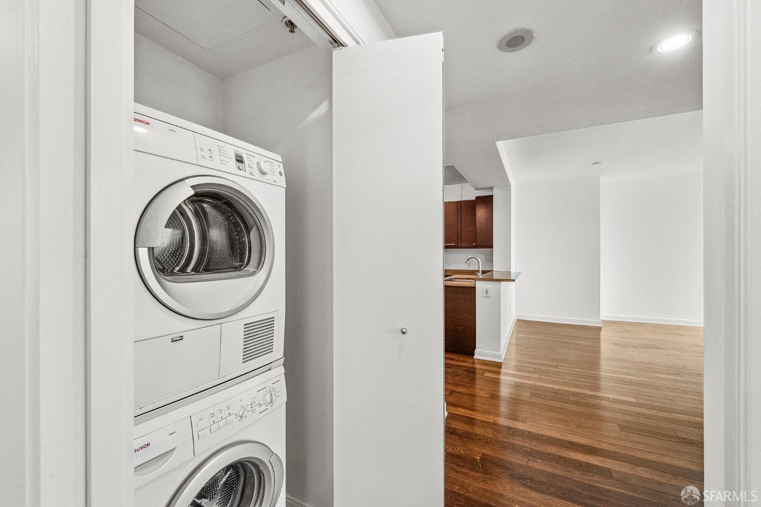 425 1st Street Unit: 1301