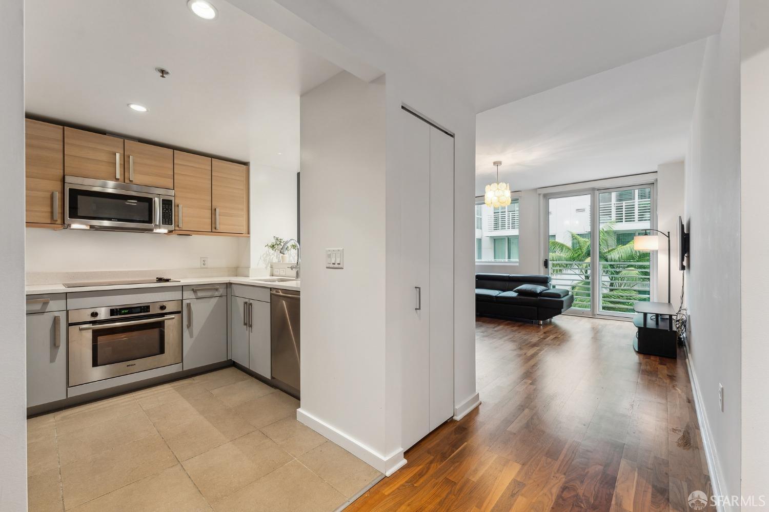 555 4th Street Unit: 514