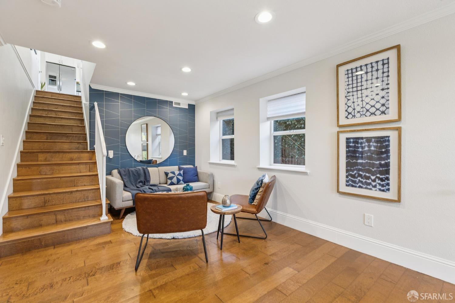 165 W Macarthur Boulevard