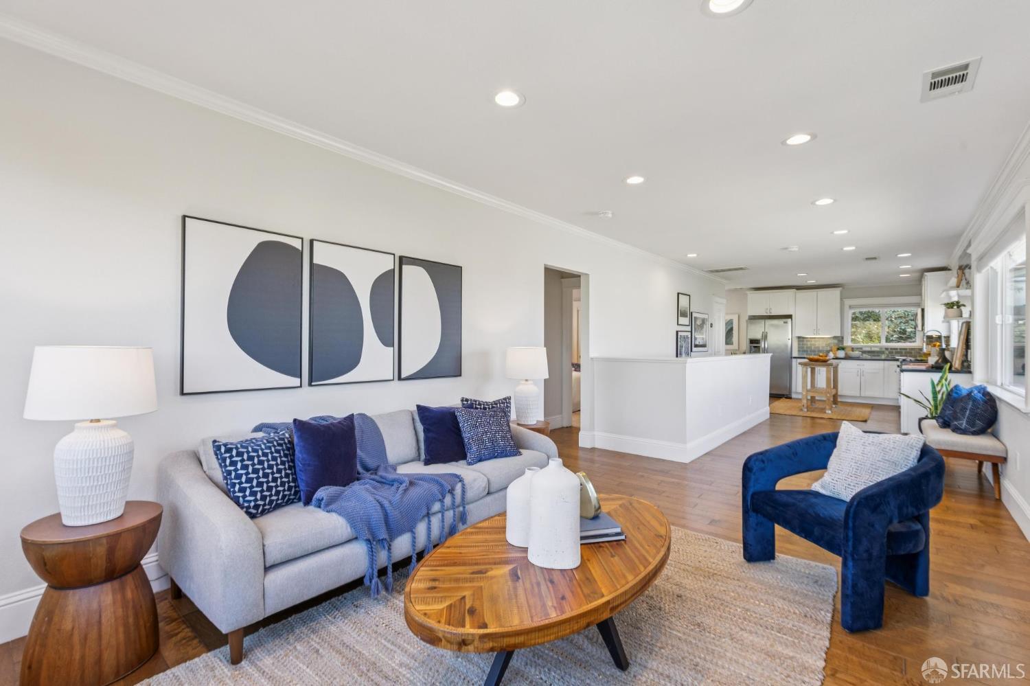 165 W Macarthur Boulevard